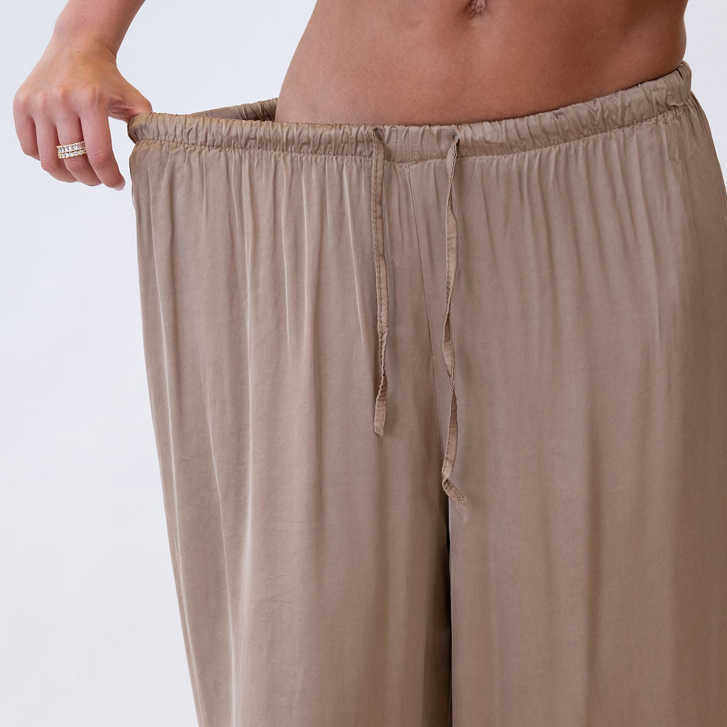 Leire | Pantalón satinado de pierna extra ancha