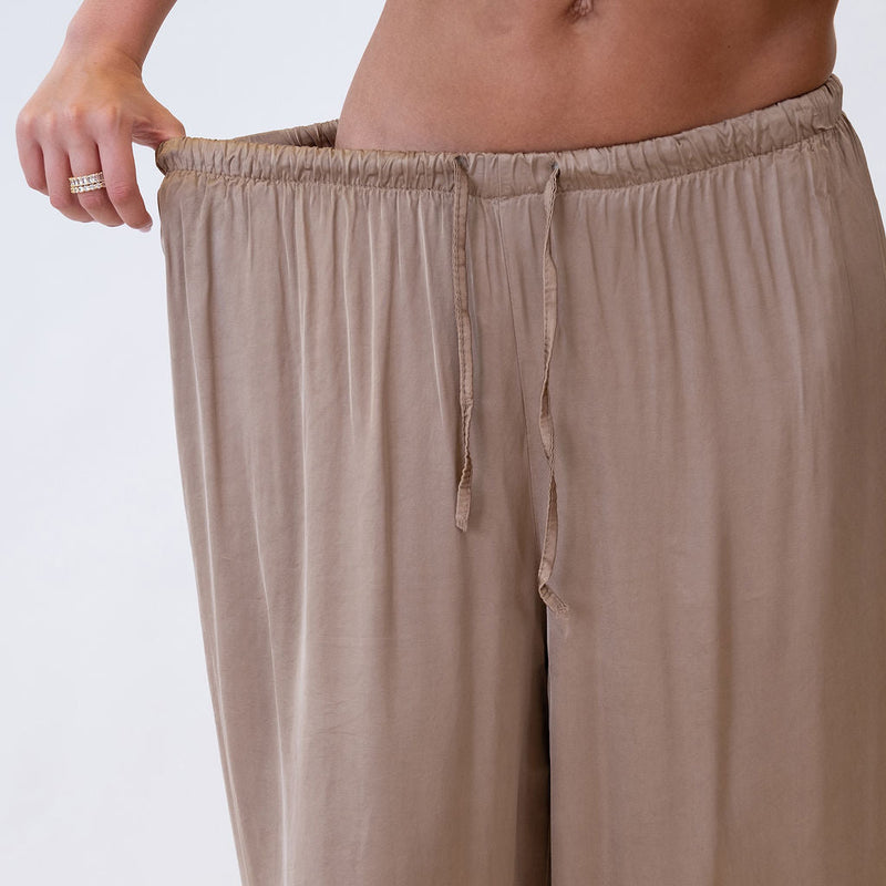 Leire | Pantalón satinado de pierna extra ancha