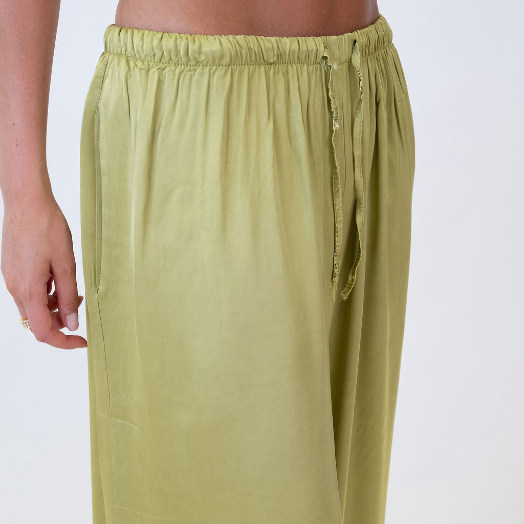 Leire | Pantalón satinado de pierna extra ancha