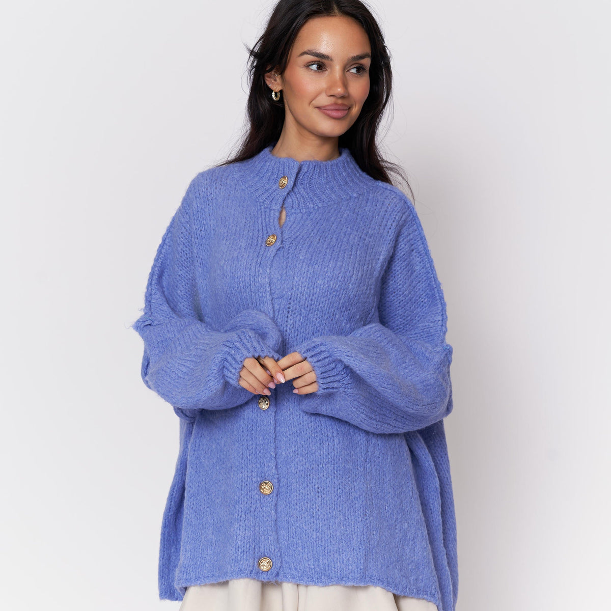 Erika | Cárdigan oversize con botones dorados