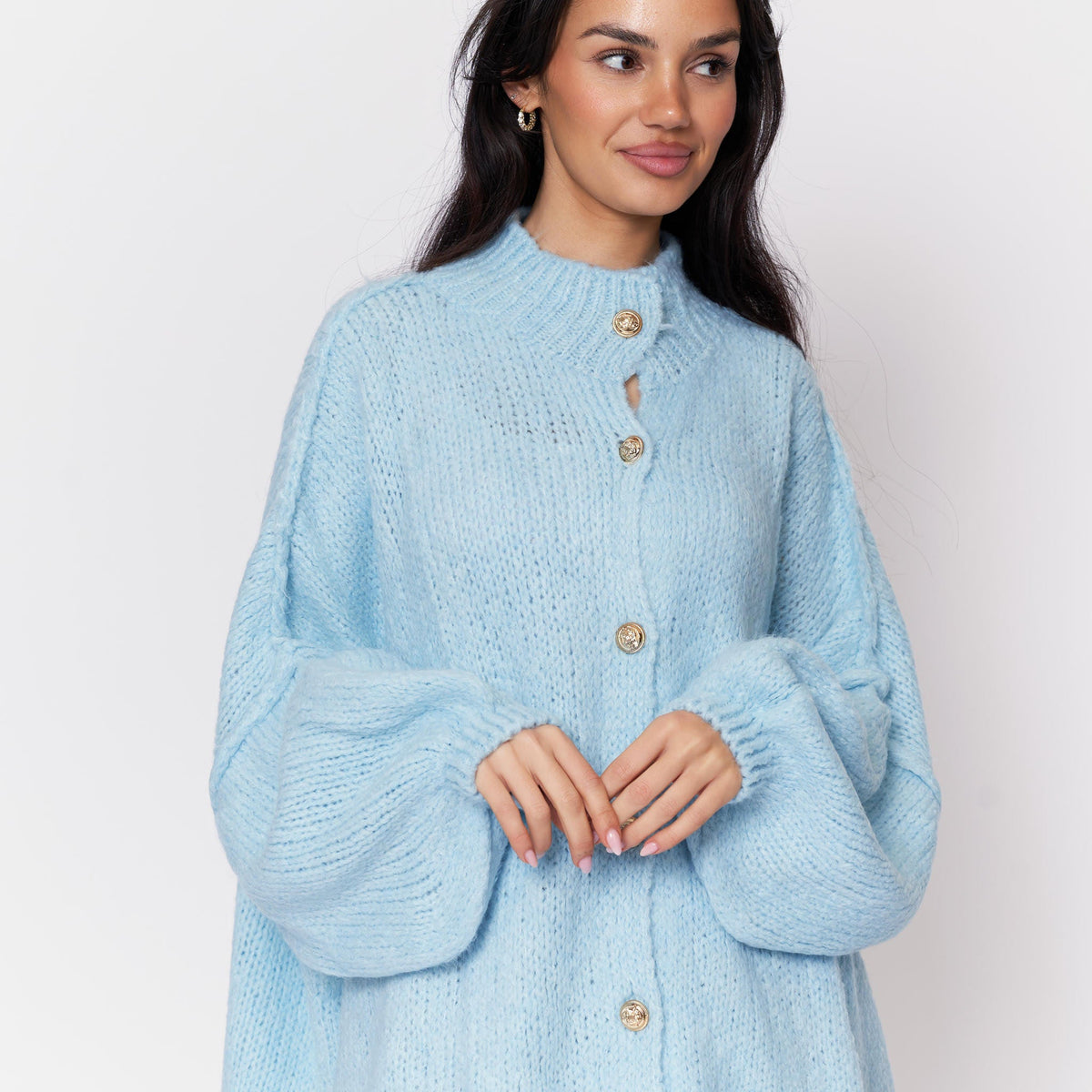 Erika | Cárdigan oversize con botones dorados