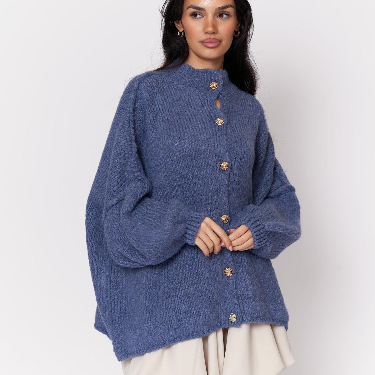 Erika | Cárdigan oversize con botones dorados
