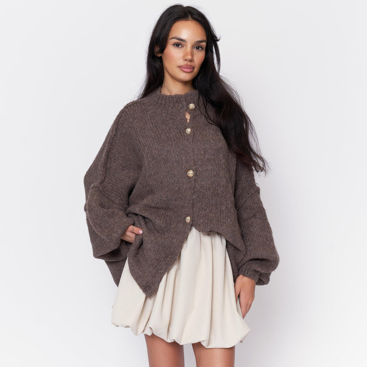 Erika | Cárdigan oversize con botones dorados