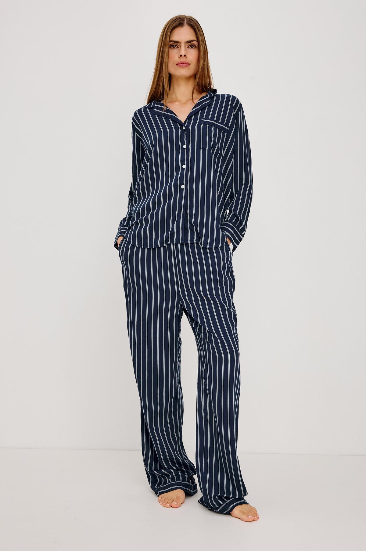 Luna | Pijama de camisa y pantalón · Rayas marino y celeste