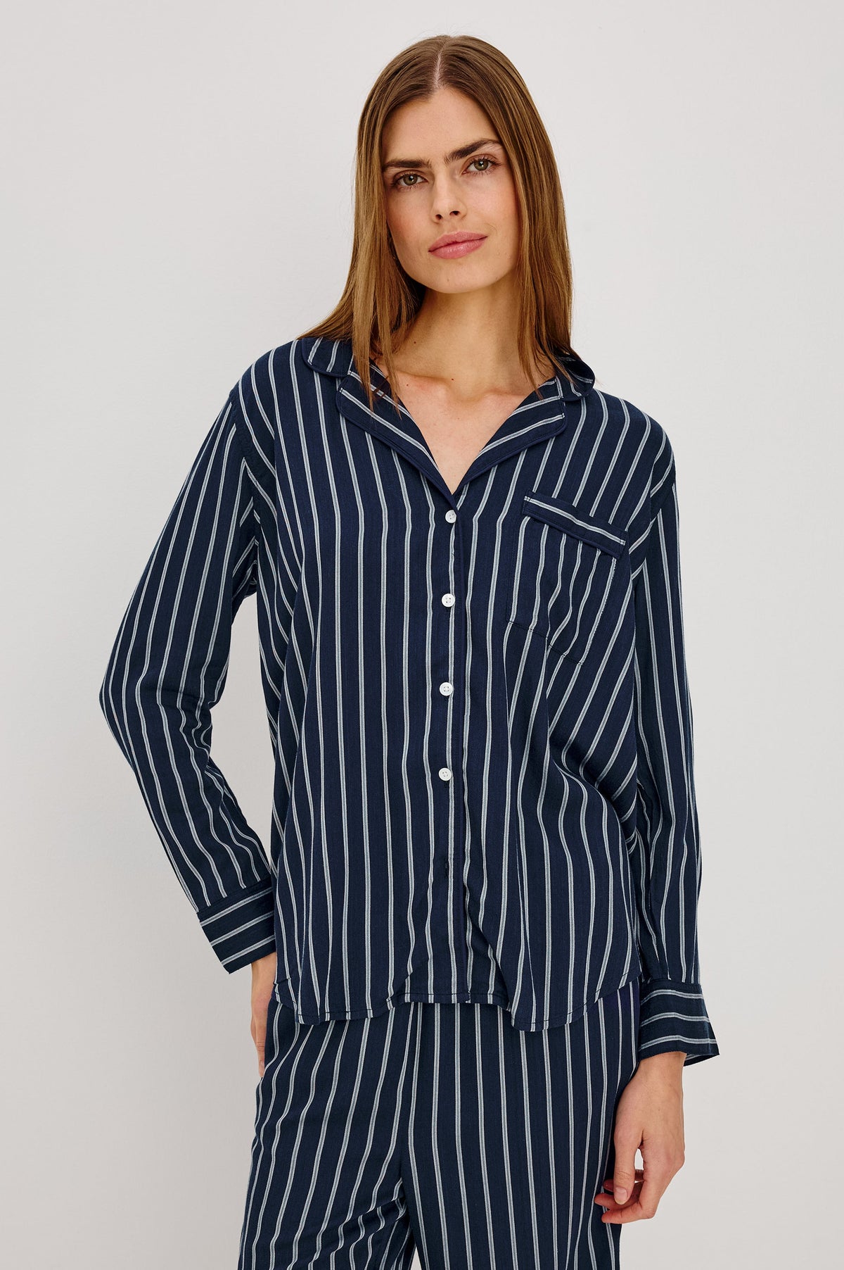 Luna | Pijama de camisa y pantalón · Rayas marino y celeste