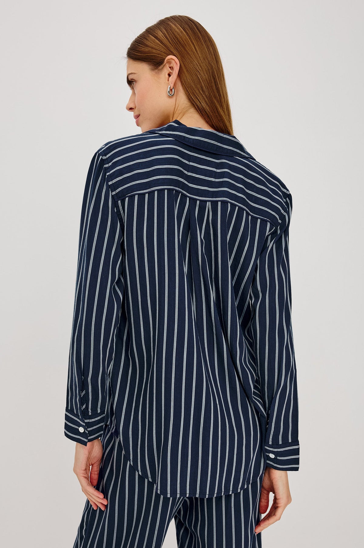 Luna | Pijama de camisa y pantalón · Rayas marino y celeste