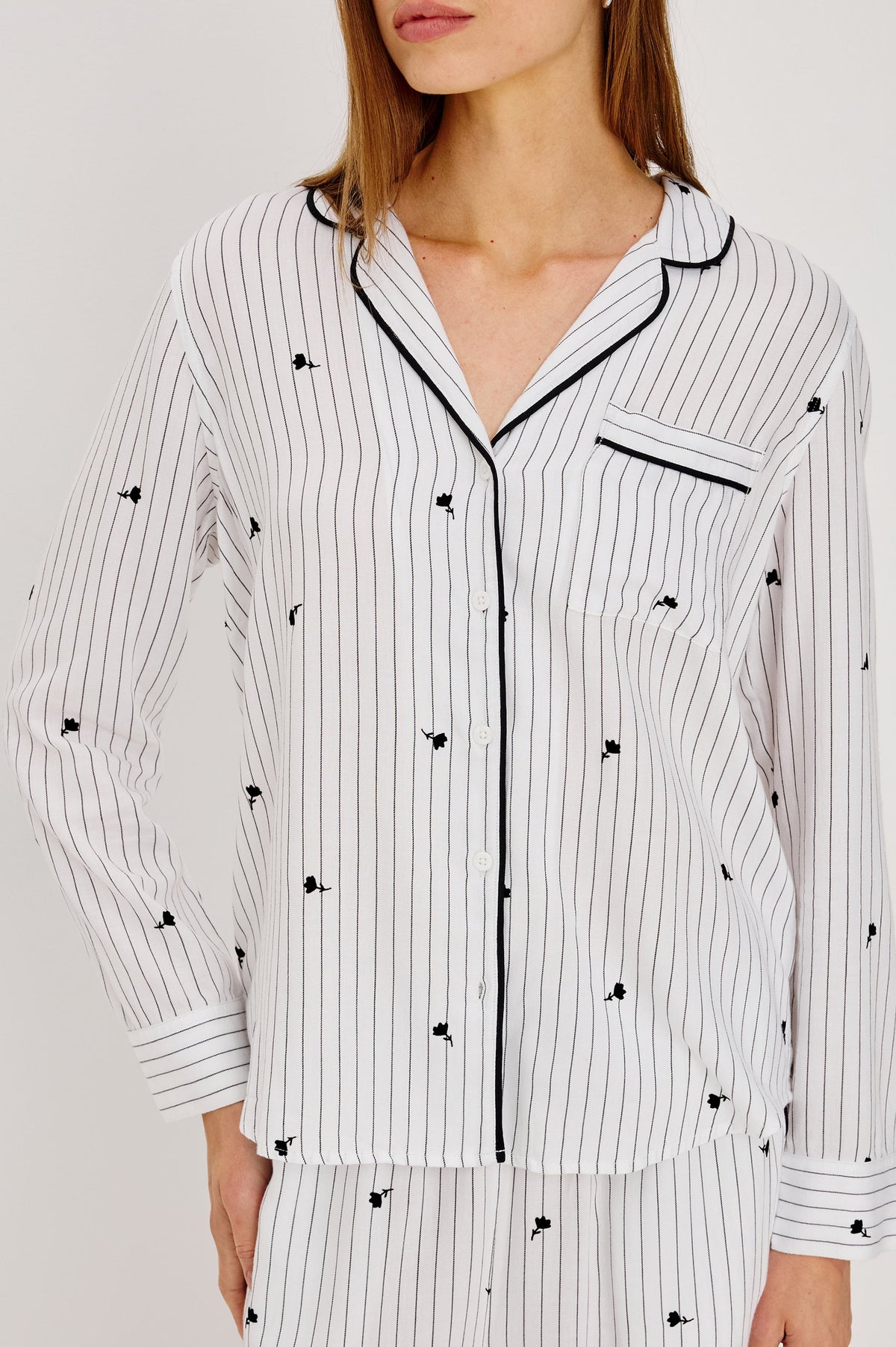 Luna | Pijama de camisa y pantalón · Rayas y flores ónix