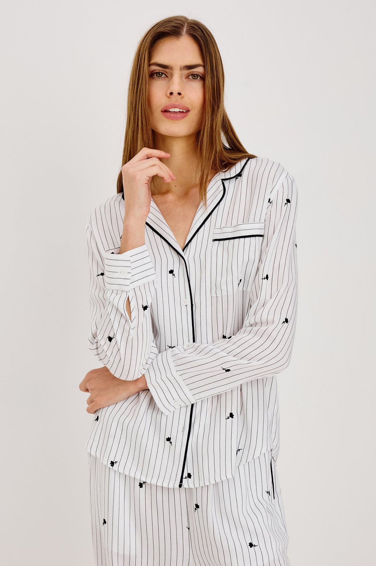 Luna | Pijama de camisa y pantalón · Rayas y flores ónix