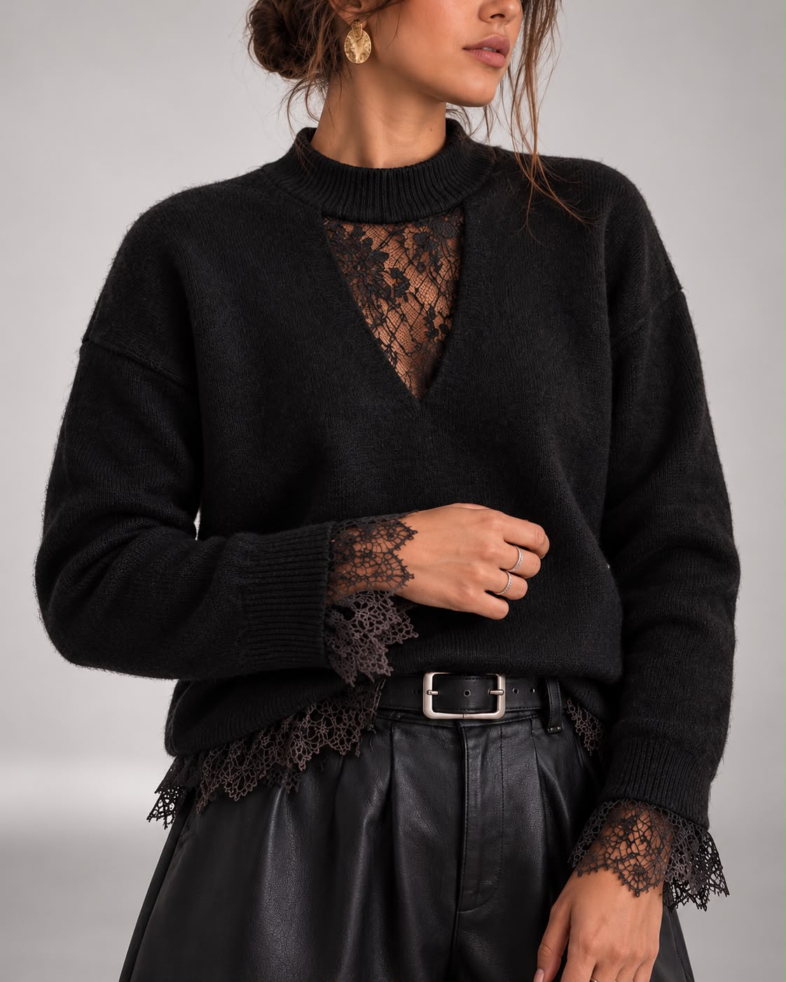 Lucy jersey negro con ribete de encaje - detalle de escote, puños y bajo