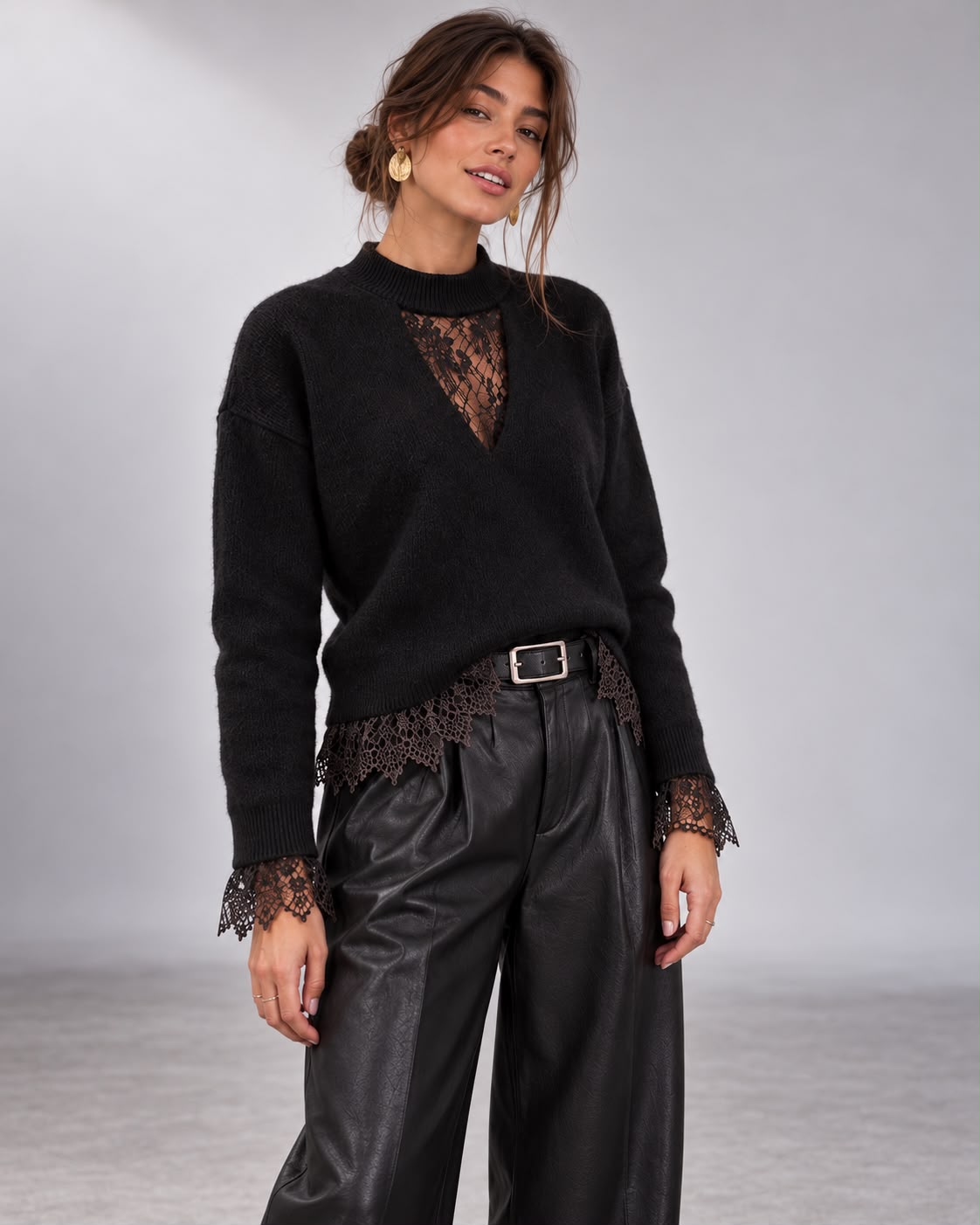 Lucy jersey negro con ribete de encaje - vista tres cuartos
