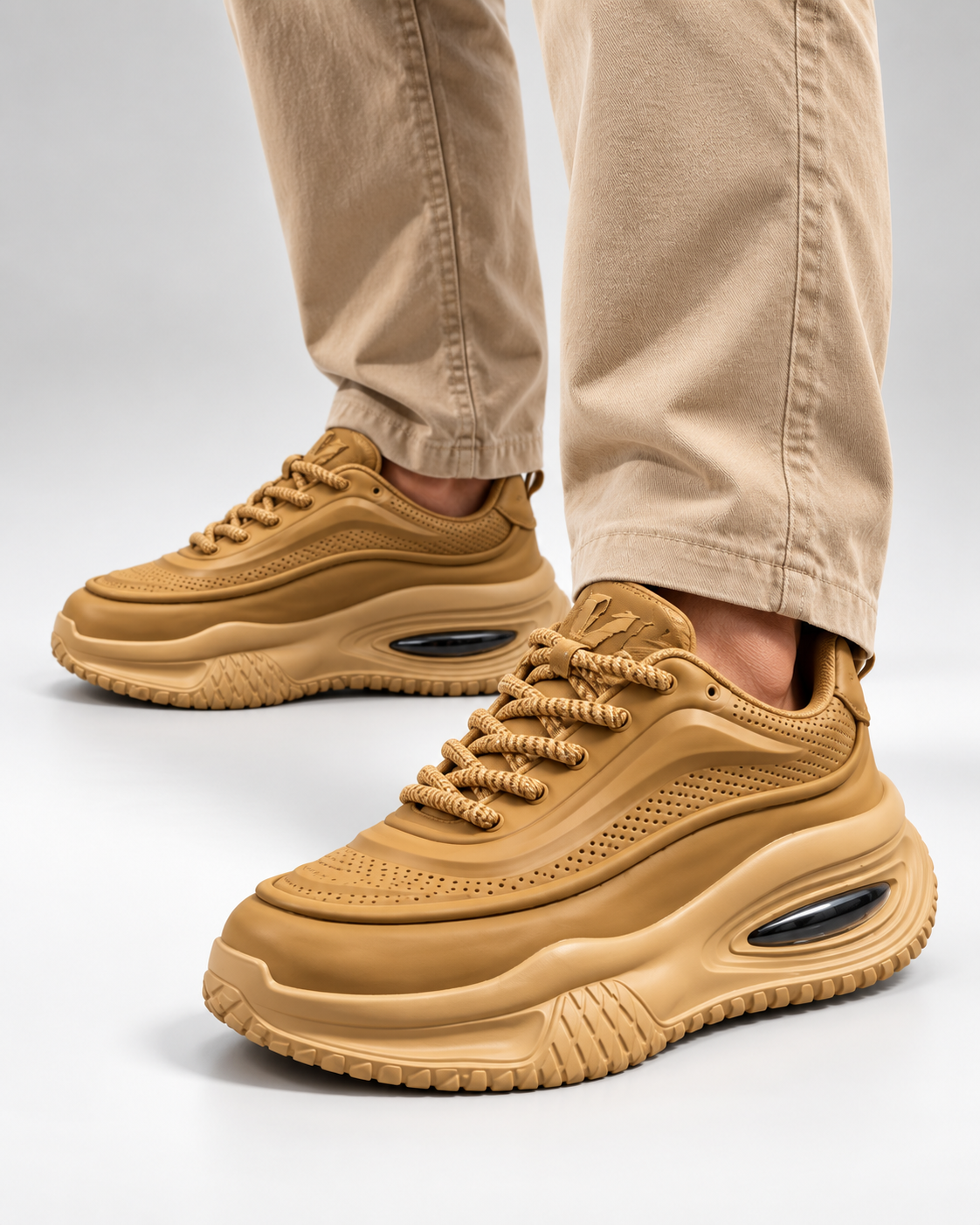 Airwave Street Sneakers caramelo - modelo vista 45 grados de rodilla para abajo [vrs-color:caramelo]