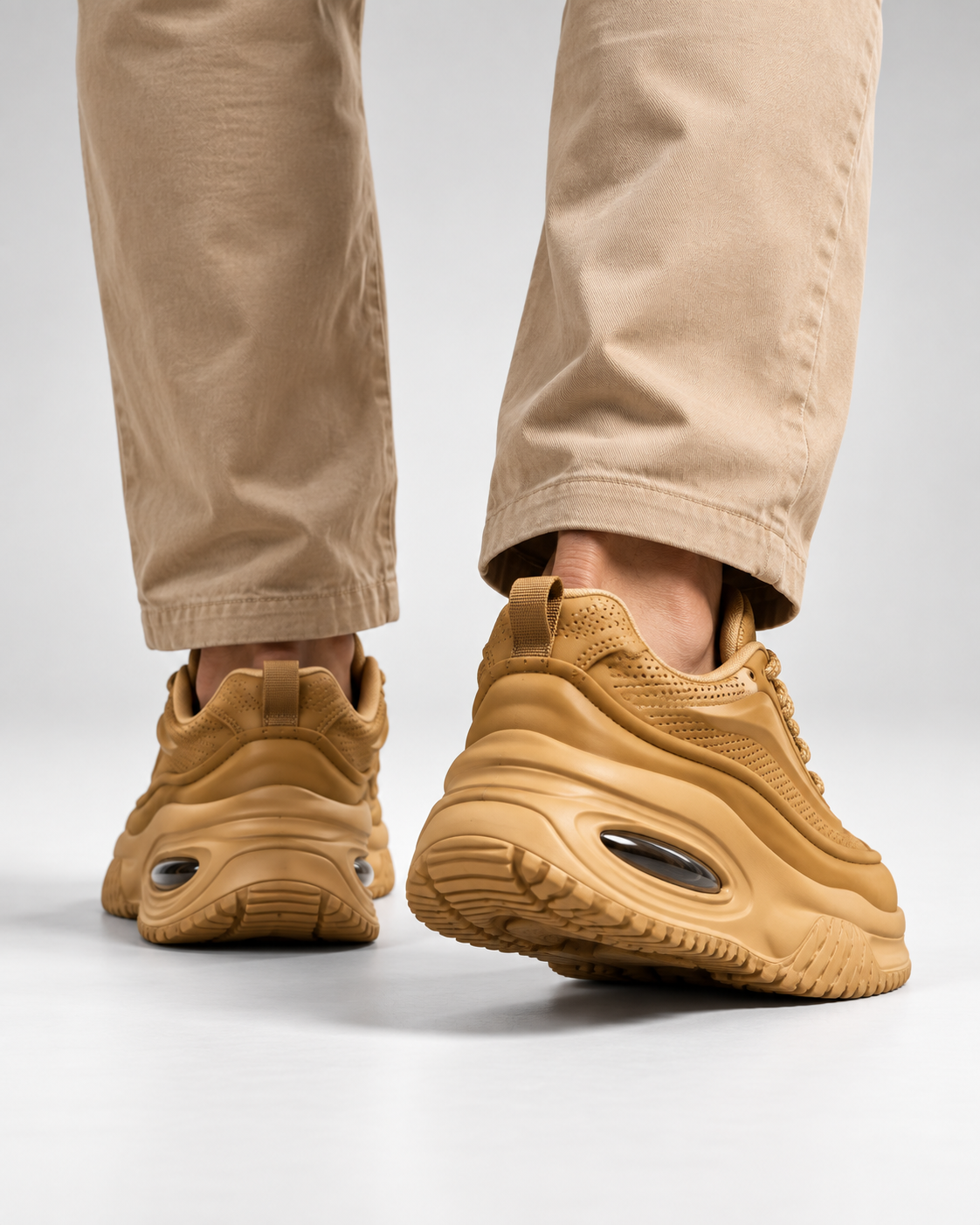 Airwave Street Sneakers caramelo - modelo vista trasera de rodilla para abajo [vrs-color:caramelo]