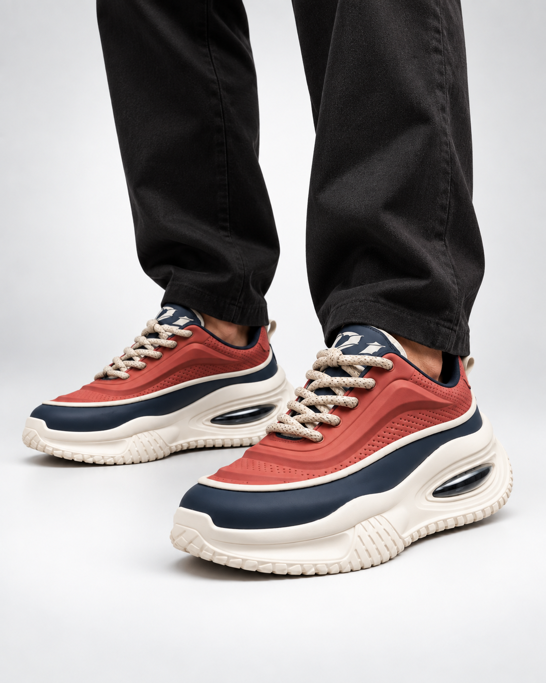 Airwave Street Sneakers coral y azul marino - modelo frontal de rodilla para abajo [vrs-color:coral-y-azul-marino]
