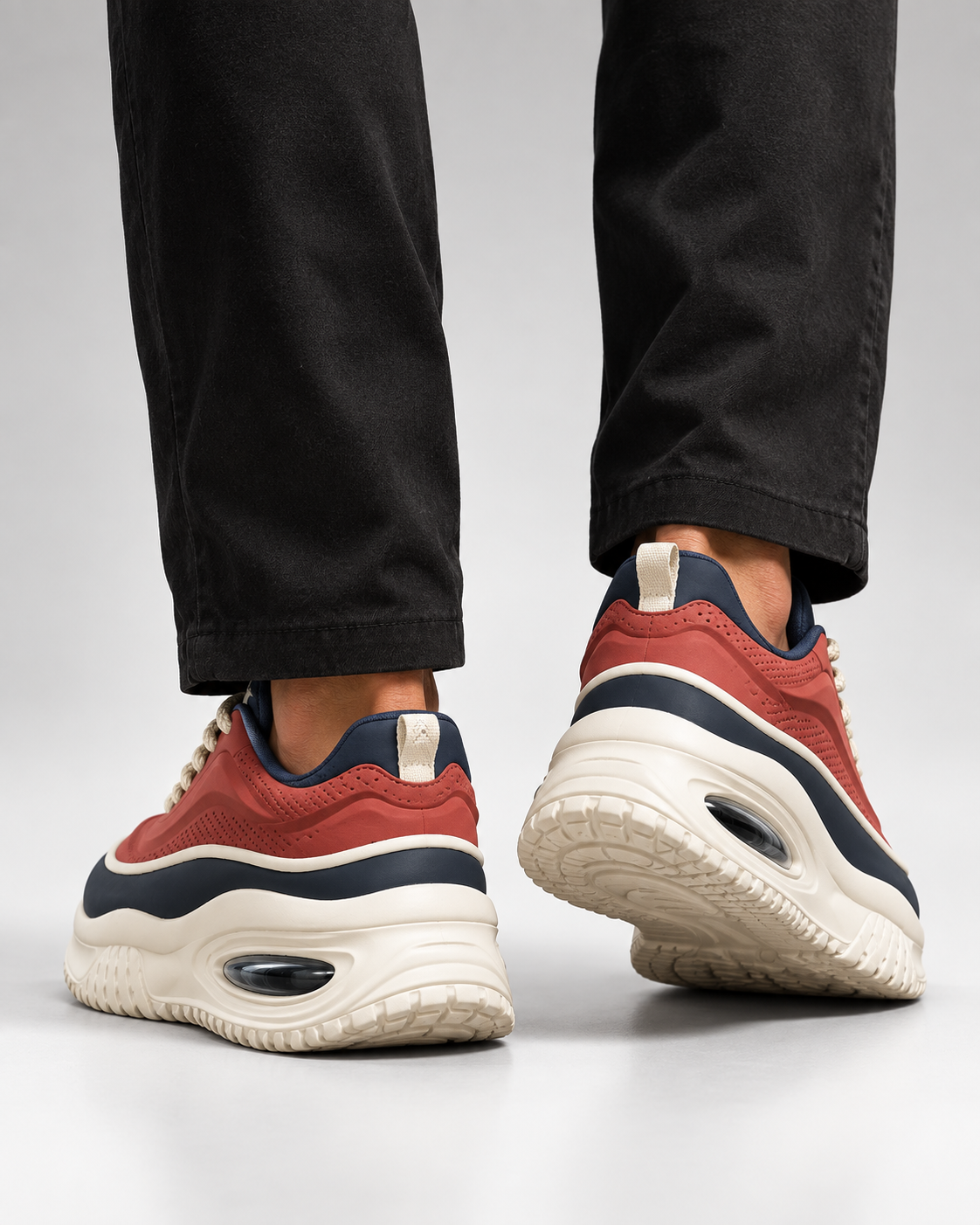 Airwave Street Sneakers coral y azul marino - modelo vista trasera de rodilla para abajo [vrs-color:coral-y-azul-marino]