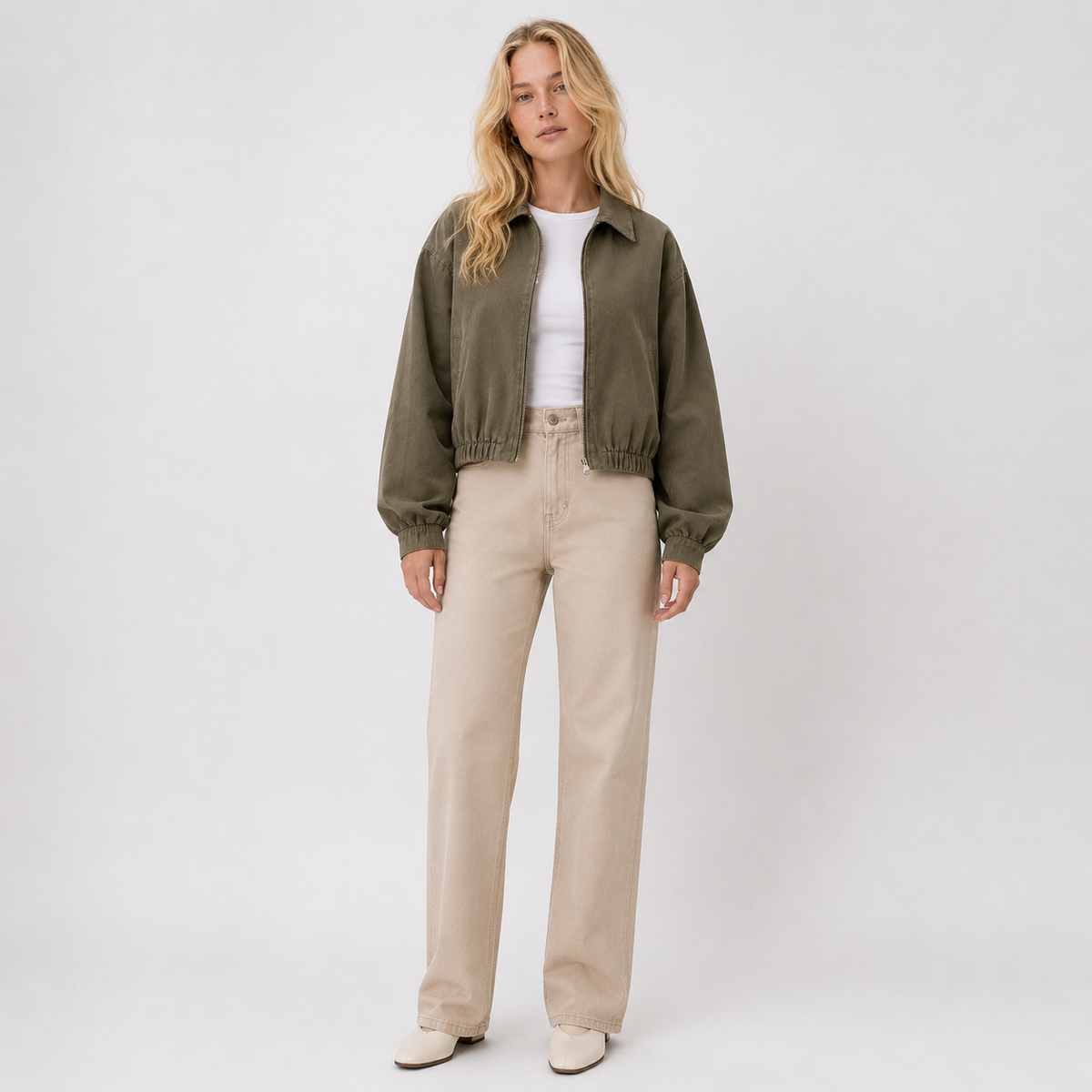 Bomber Collar Olive - frontal con modelo 2