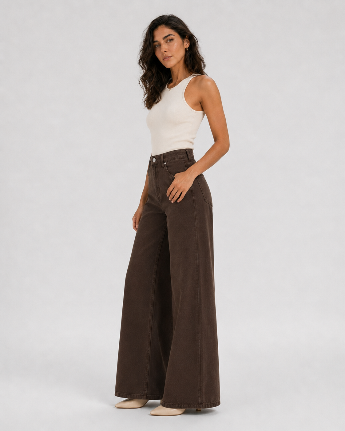 Pantalón Capri Wide Leg en modelo 1 - lateral