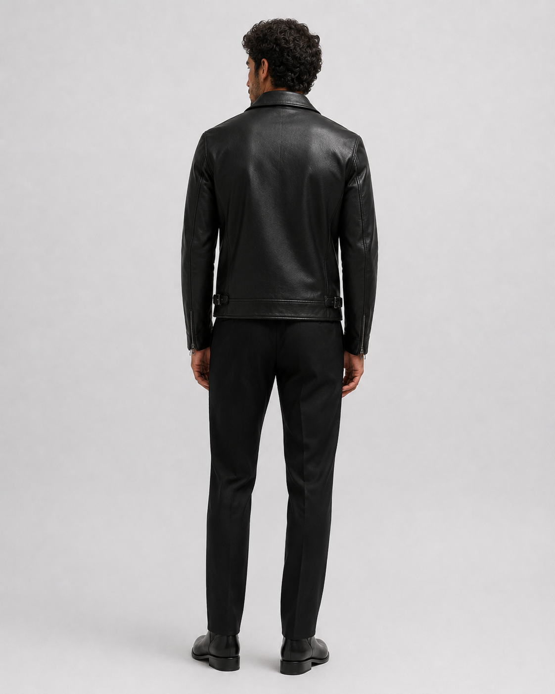 Cazadora Biker de Piel con Modelo 5, vista trasera