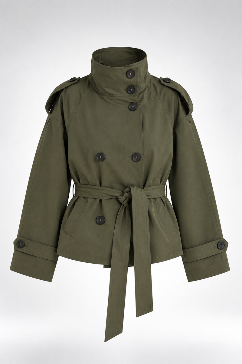 Gabardina Siena Utility verde oliva con modelo frontal