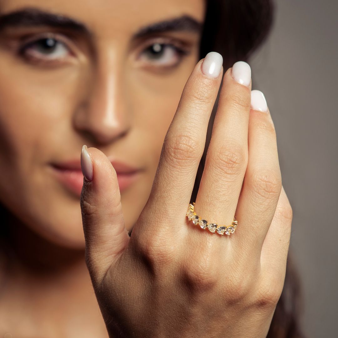 Raquel | Anillo de piedras en forma de corazón