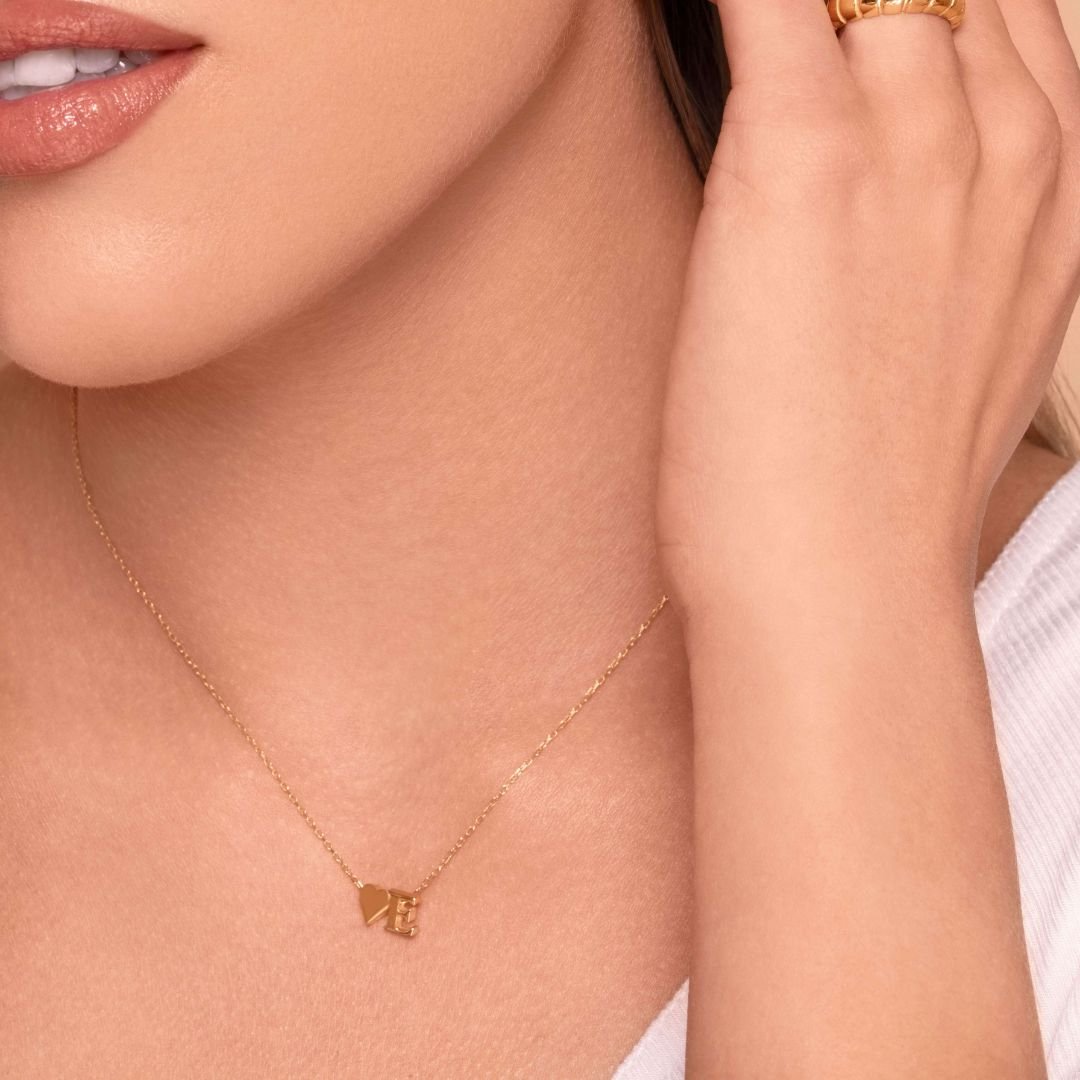 Judith | Collar con corazón liso e inicial