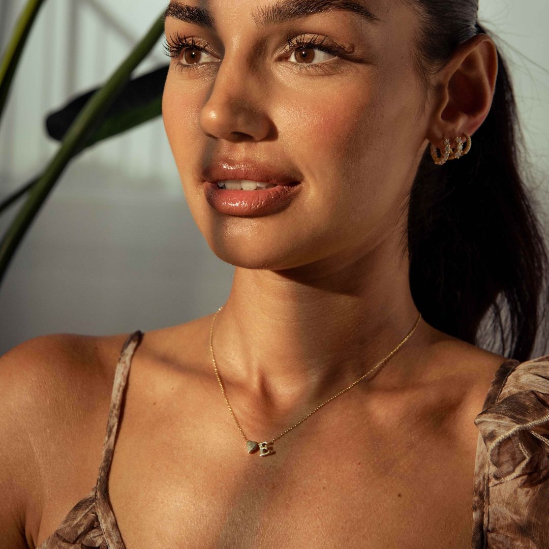 Judith | Collar con corazón liso e inicial