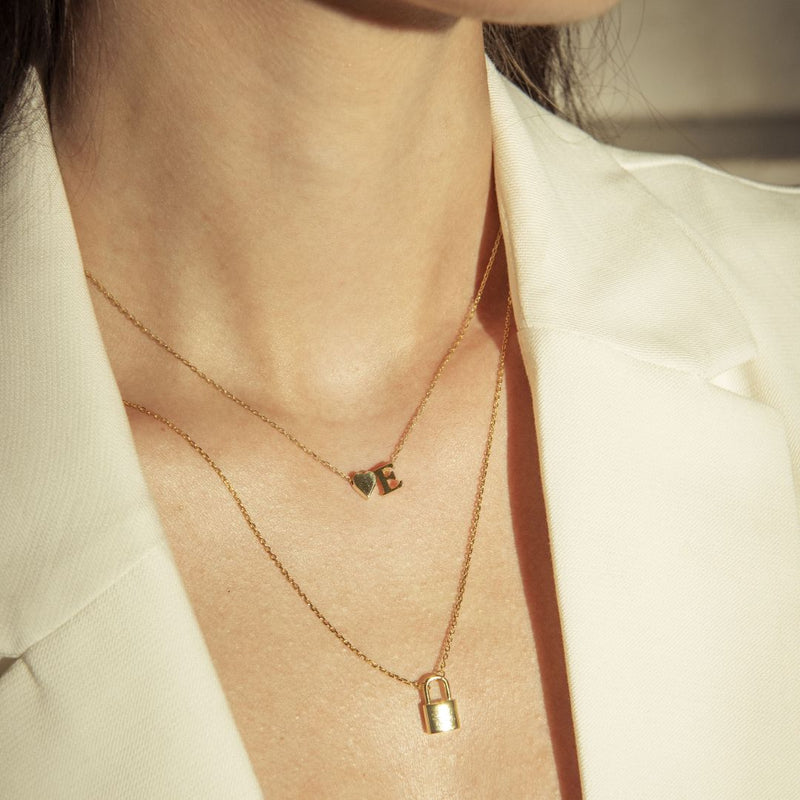 Judith | Collar con corazón liso e inicial