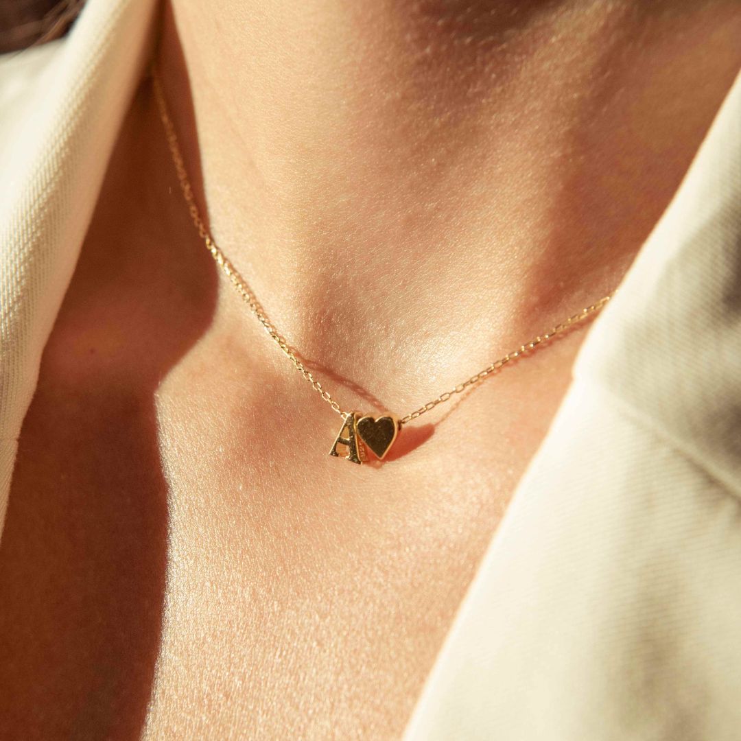 Judith | Collar con corazón liso e inicial