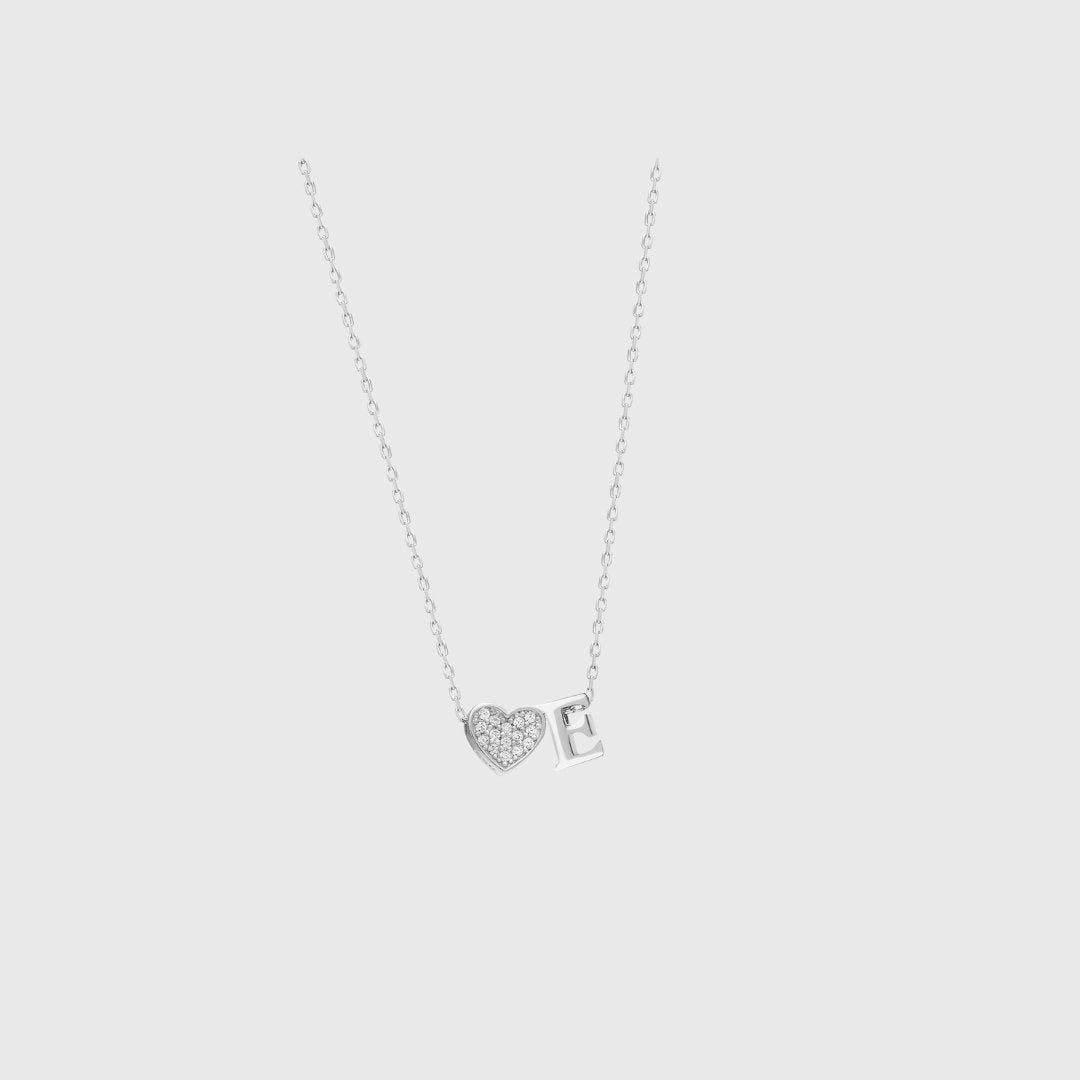 Maia | Collar con inicial y corazón de pedrería