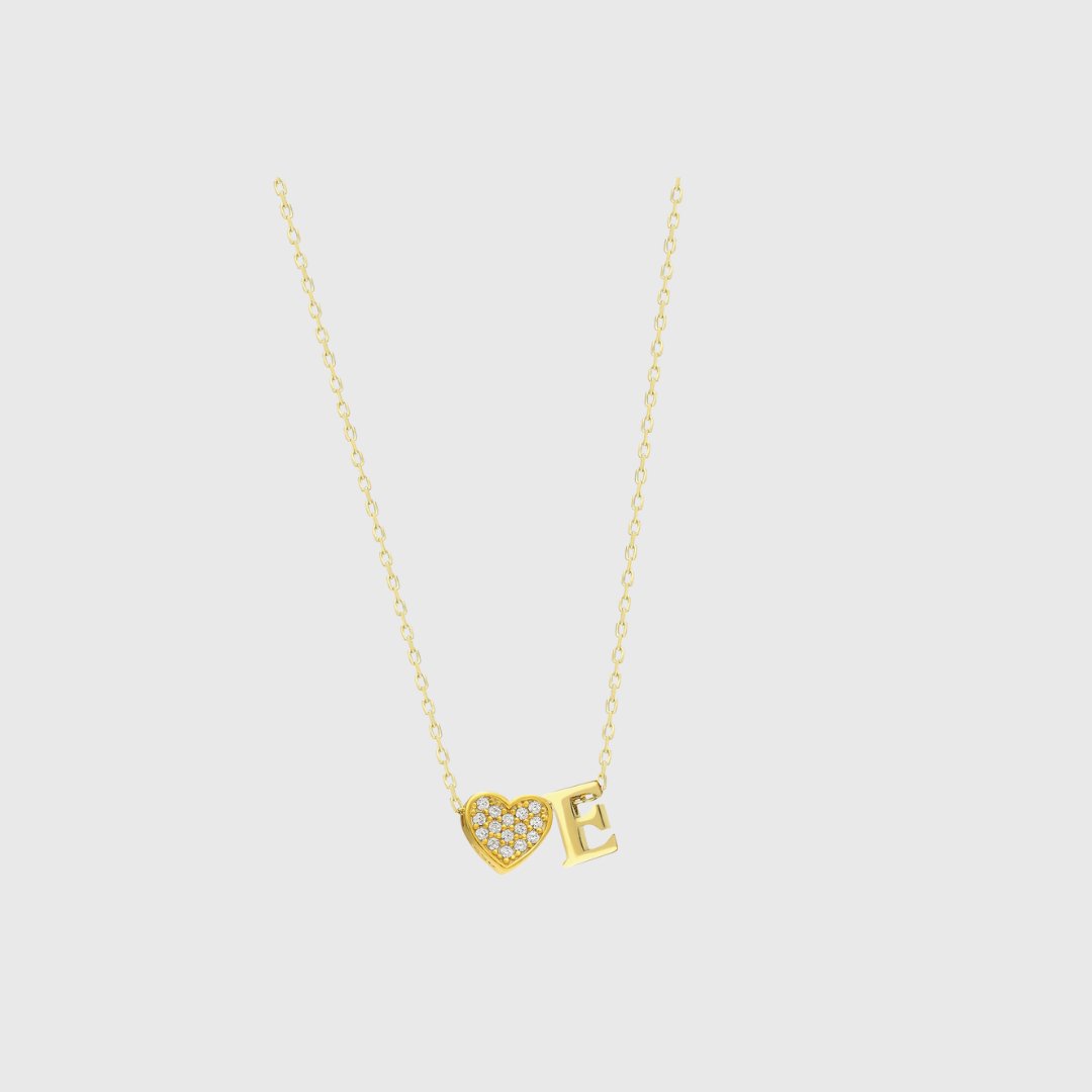 Maia | Collar con inicial y corazón de pedrería
