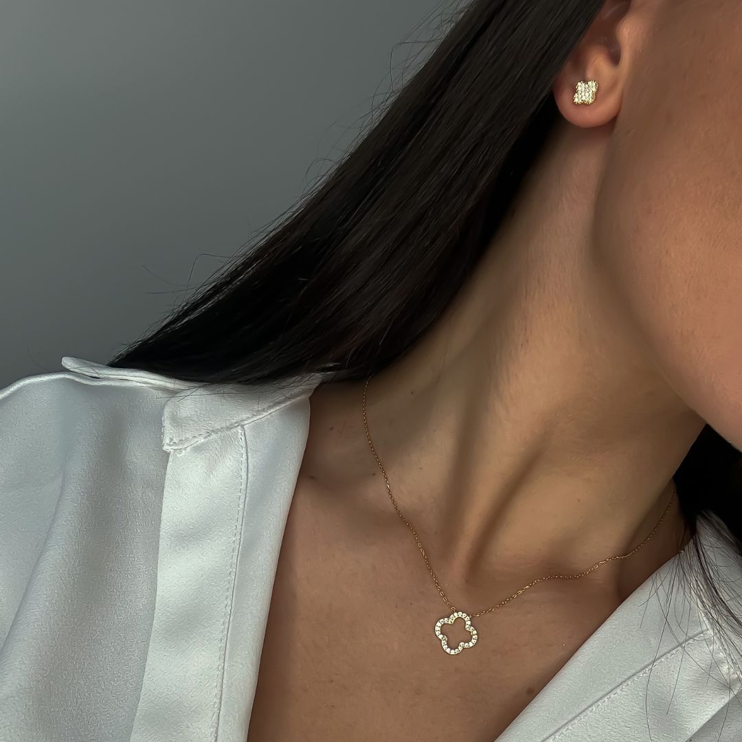 Luz | Collar trébol calado de pedrería