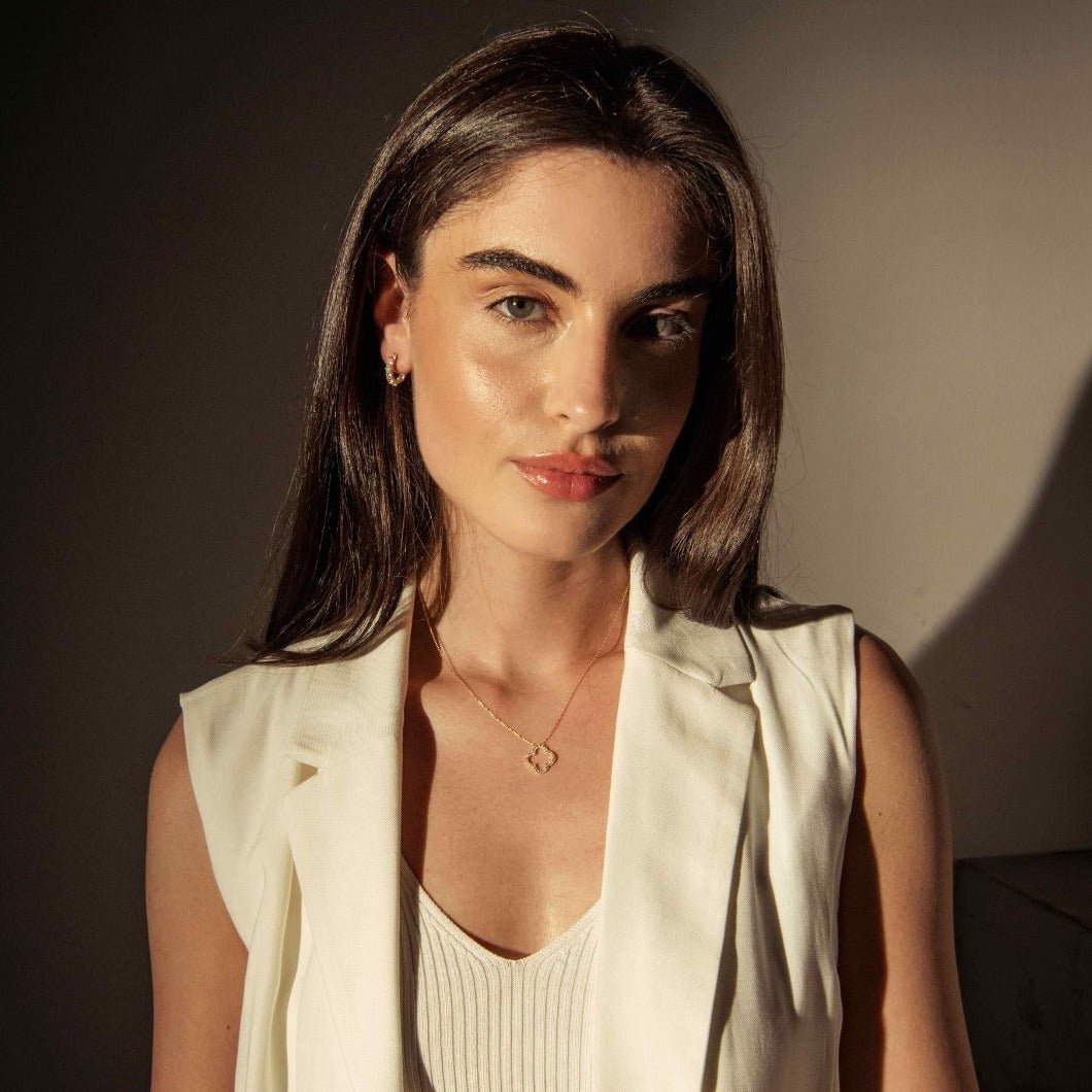 Luz | Collar trébol calado de pedrería