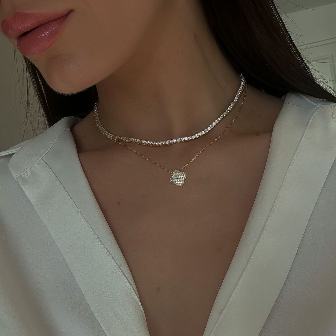 Iris | Collar con colgante trébol