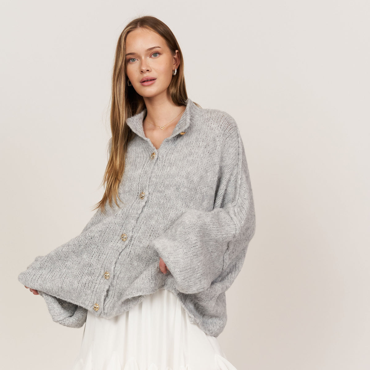 Erika | Cárdigan oversize con botones dorados