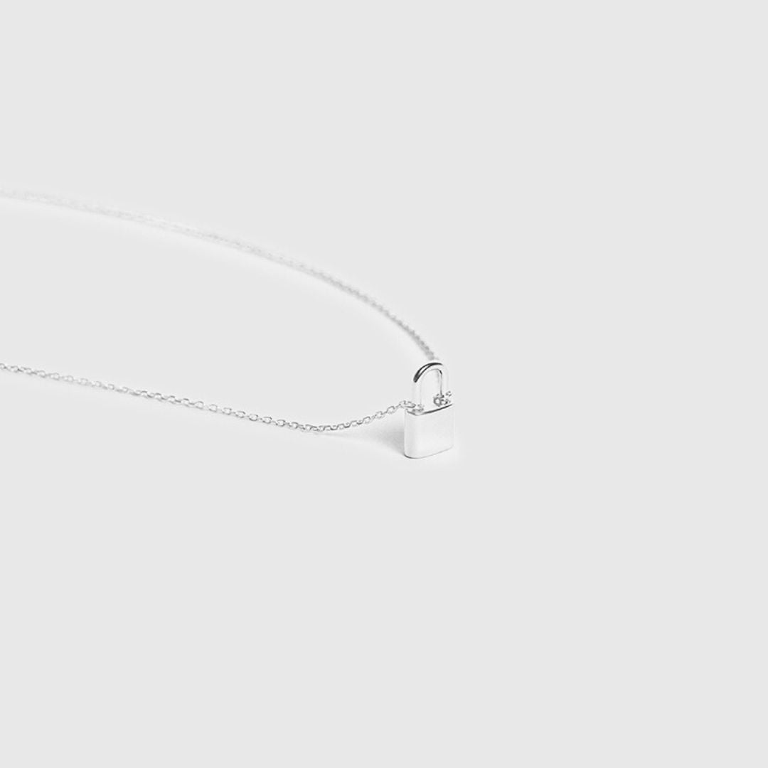 Abigail | Collar con colgante candado