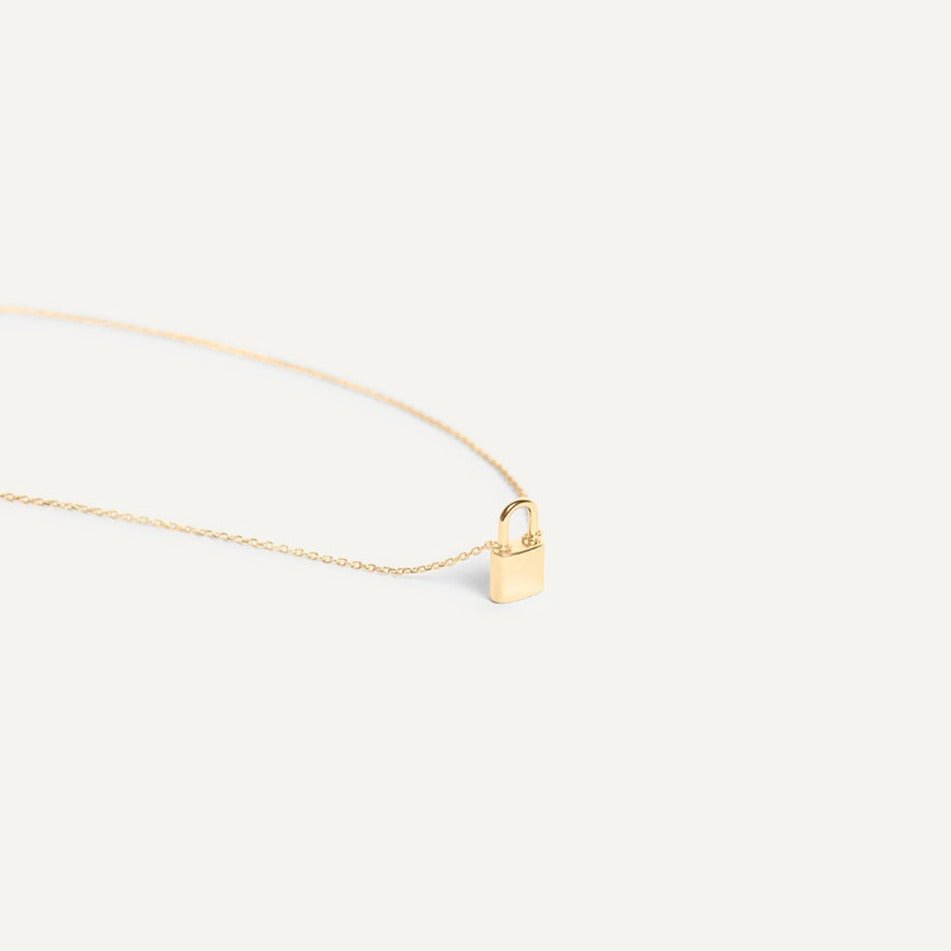 Abigail | Collar con colgante candado