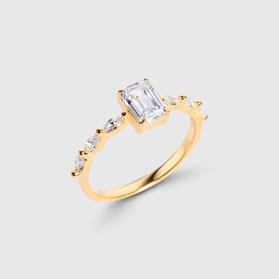 Victoria | Anillo con piedra rectangular y pedrería lateral