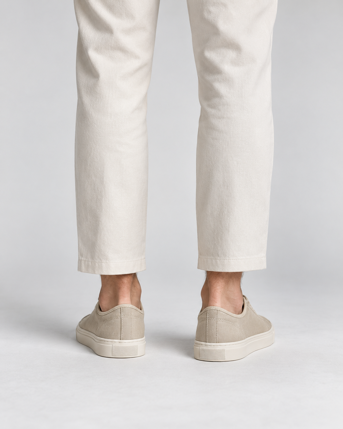 Sneaker Canvas Street beige puesta por un modelo - vista trasera