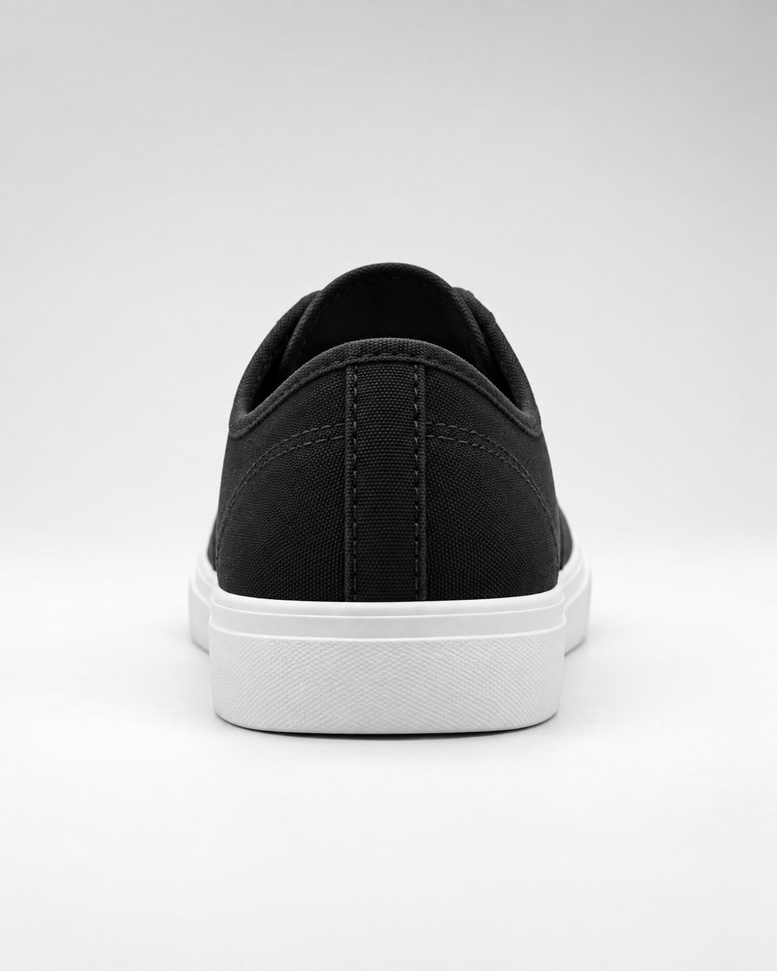 Sneaker Canvas Street negra de estilo canvas para hombre - vista trasera