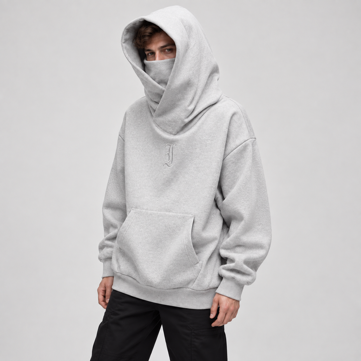 Sudadera oversize Shinobi gris con capucha y cuello elevado