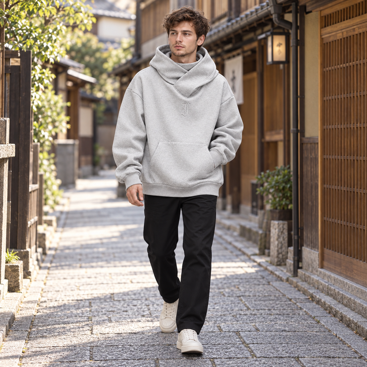 Sudadera oversize Shinobi gris con cuello envolvente
