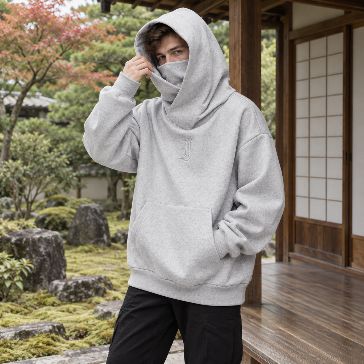 Sudadera oversize Shinobi gris, vista de cuerpo entero