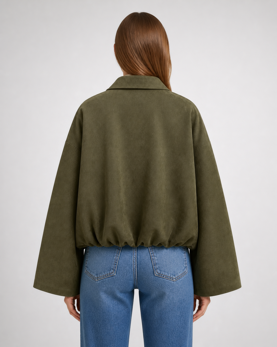 Chaqueta Bomber Efecto Ante · verde oliva · modelo de espalda