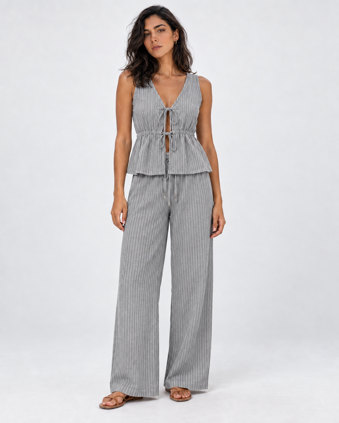 Conjunto Rayas Riviera gris — modelo de frente