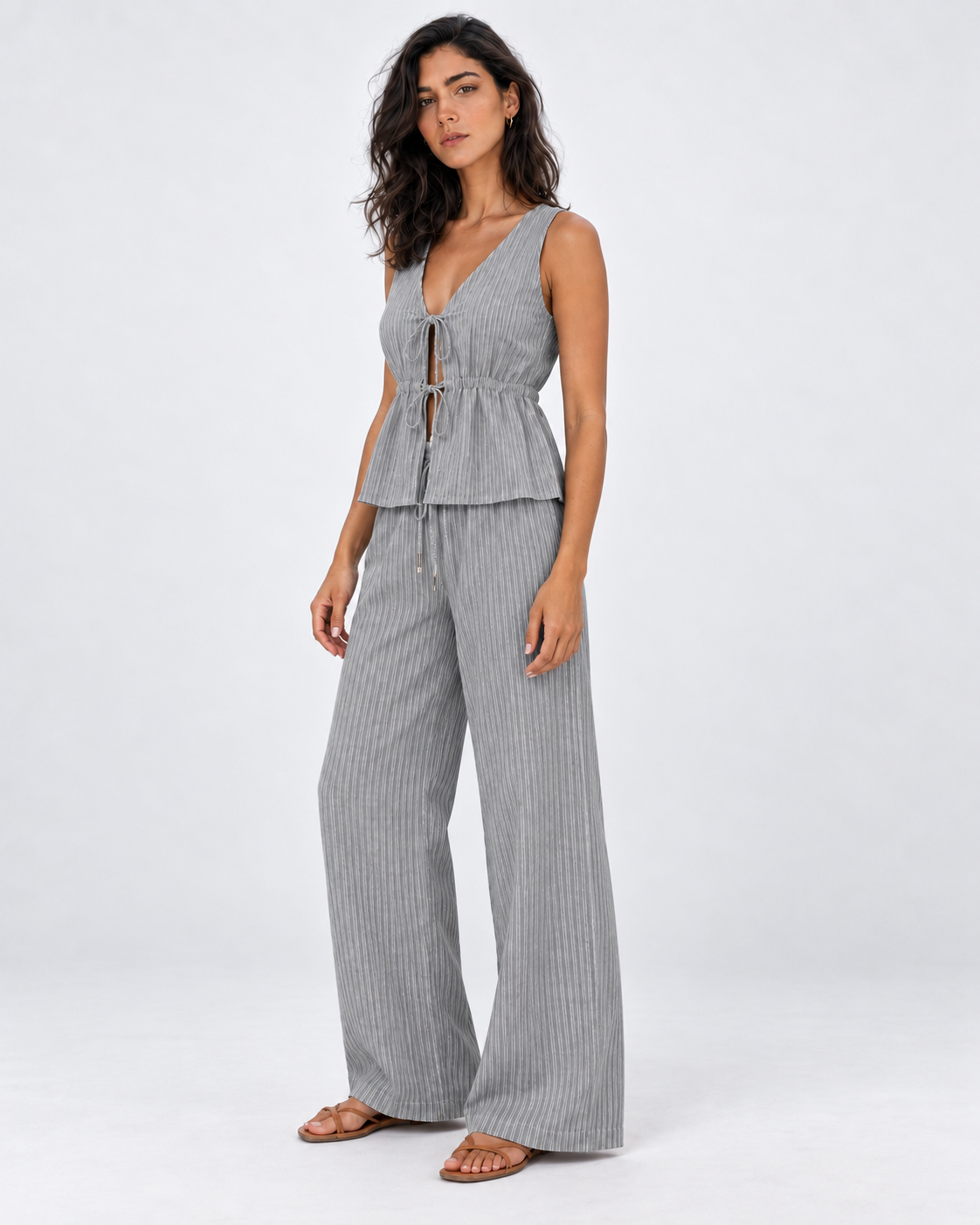 Conjunto Rayas Riviera gris — modelo en vista 45 grados