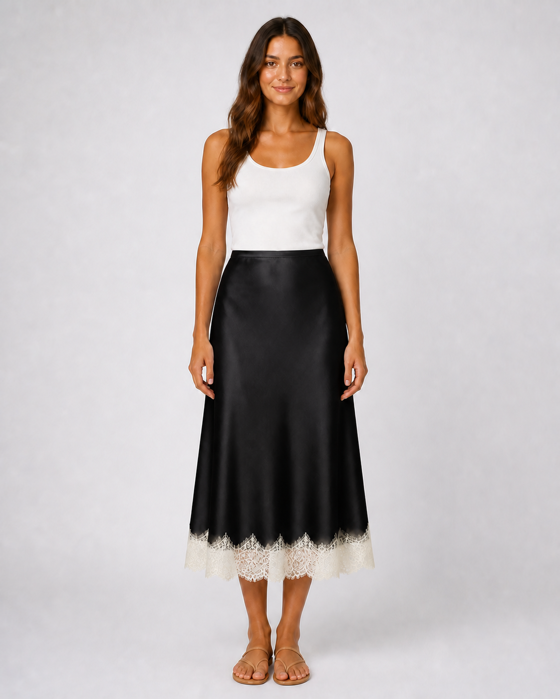 Falda Satinada con Bajo de Encaje · negro · modelo frontal