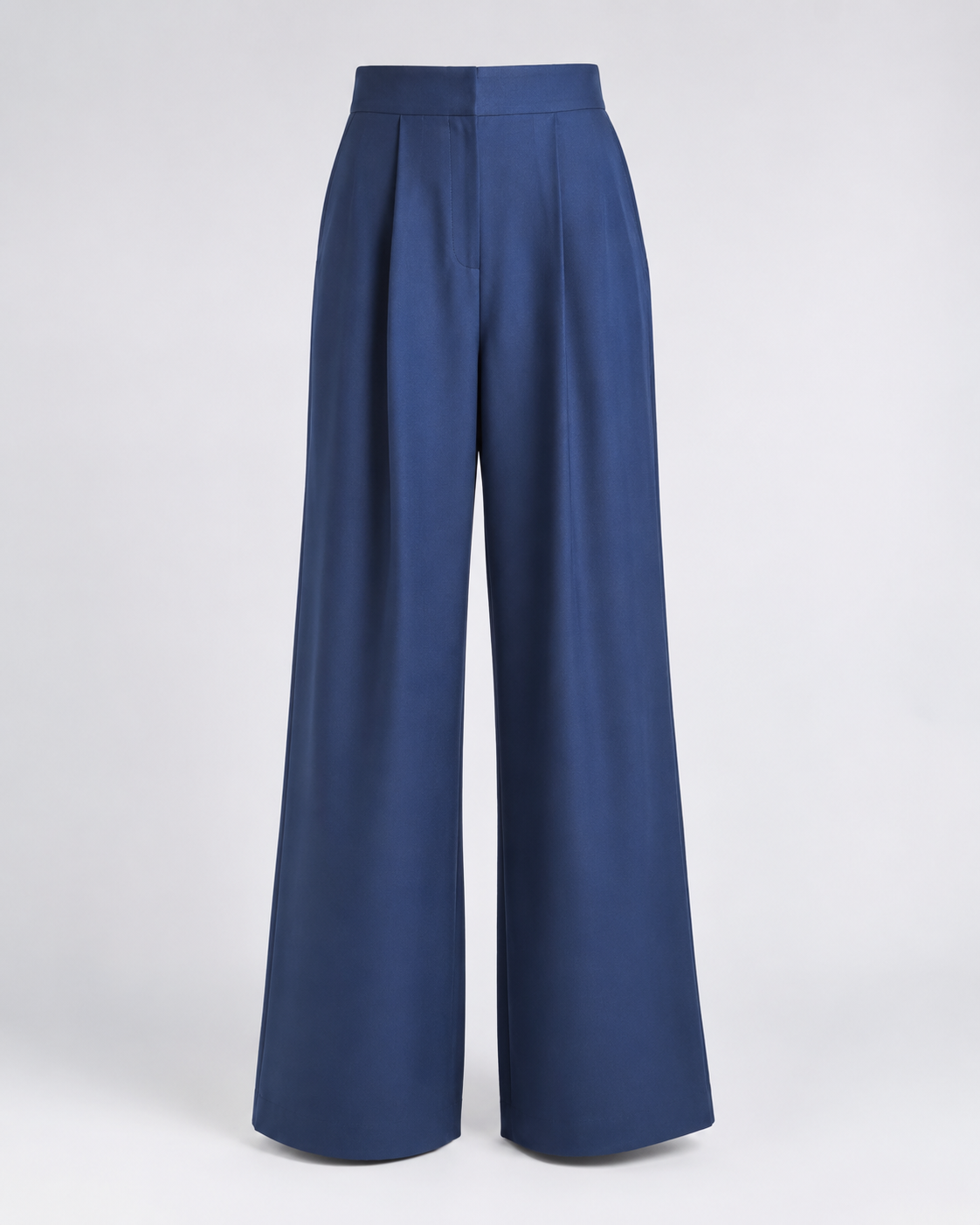 Pantalón amplio de pinzas azul, prenda frontal