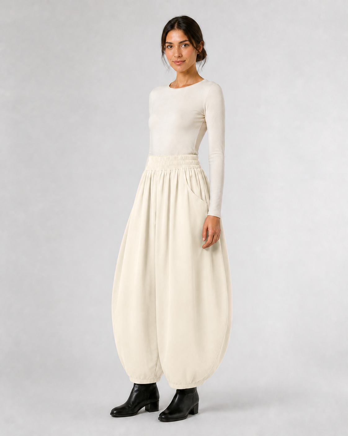Pantalón Harem de Cintura Elástica · crudo · modelo a 45 grados