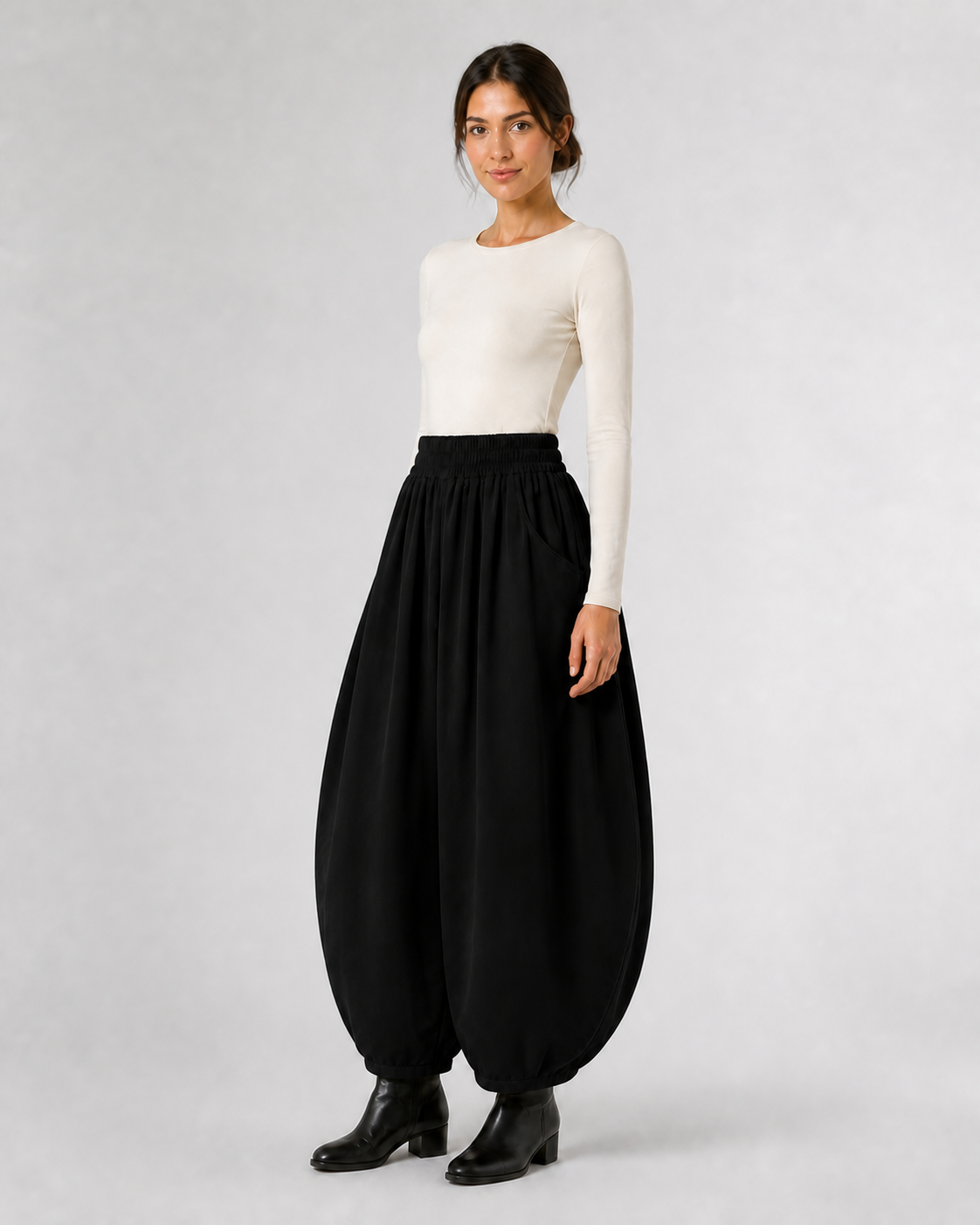 Pantalón Harem de Cintura Elástica · negro · modelo a 45 grados