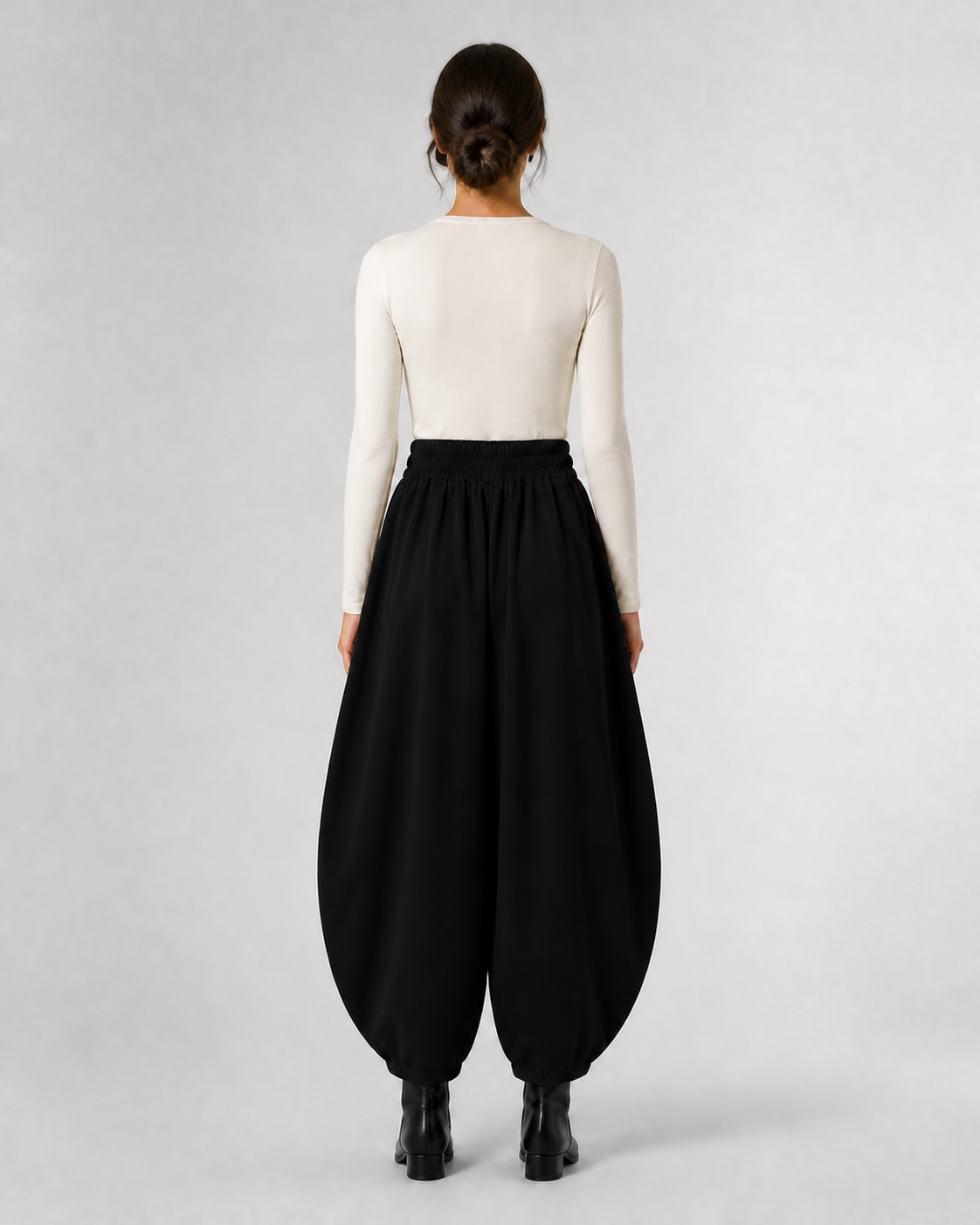 Pantalón Harem de Cintura Elástica · negro · modelo de espalda