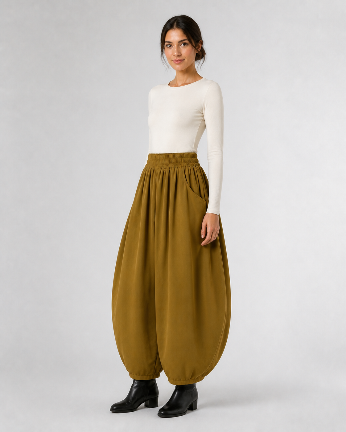 Pantalón Harem de Cintura Elástica · ocre · modelo a 45 grados